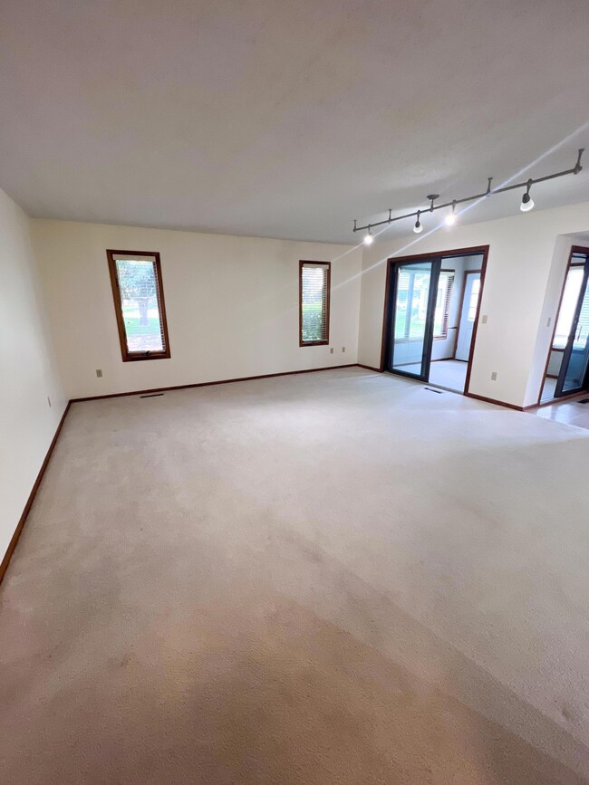 Property Photos-15.jpg