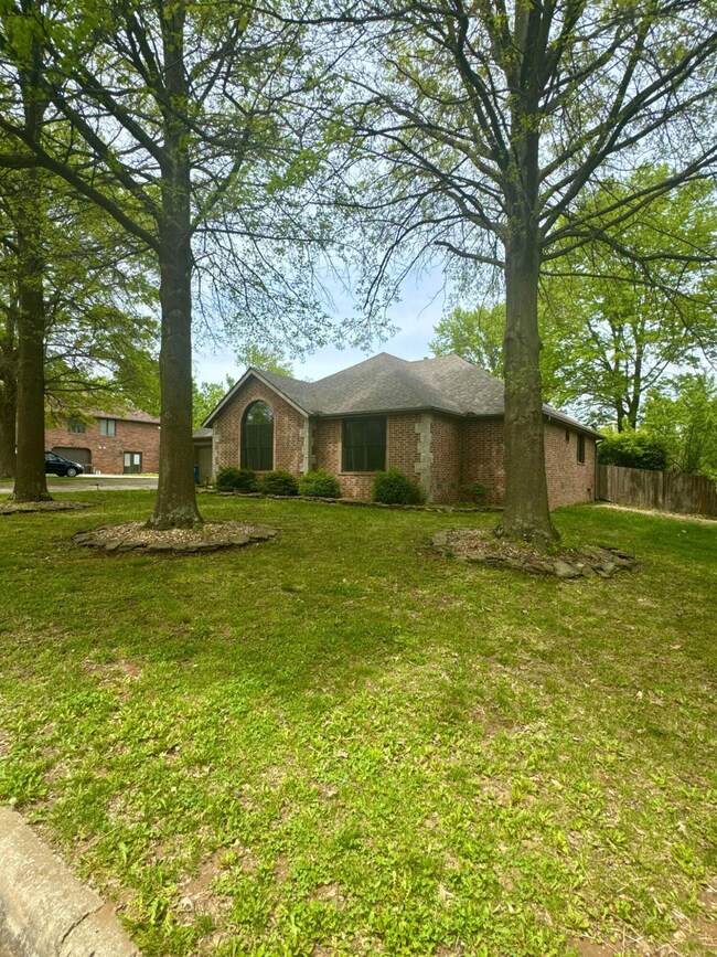 905 Park St, Nixa, MO 65714 - photo 2