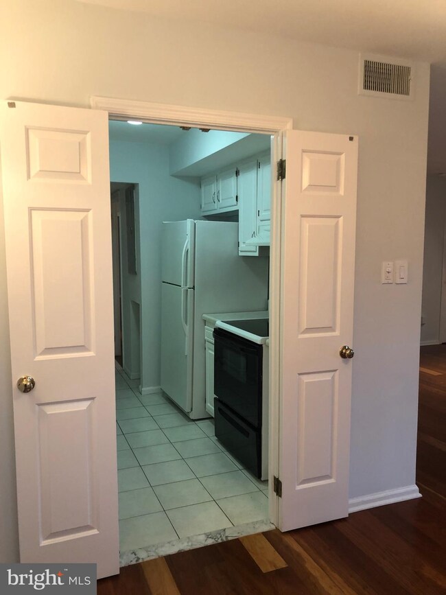 102 Llanfair Rd unit 2-3, Ardmore, PA 19003 - photo 3