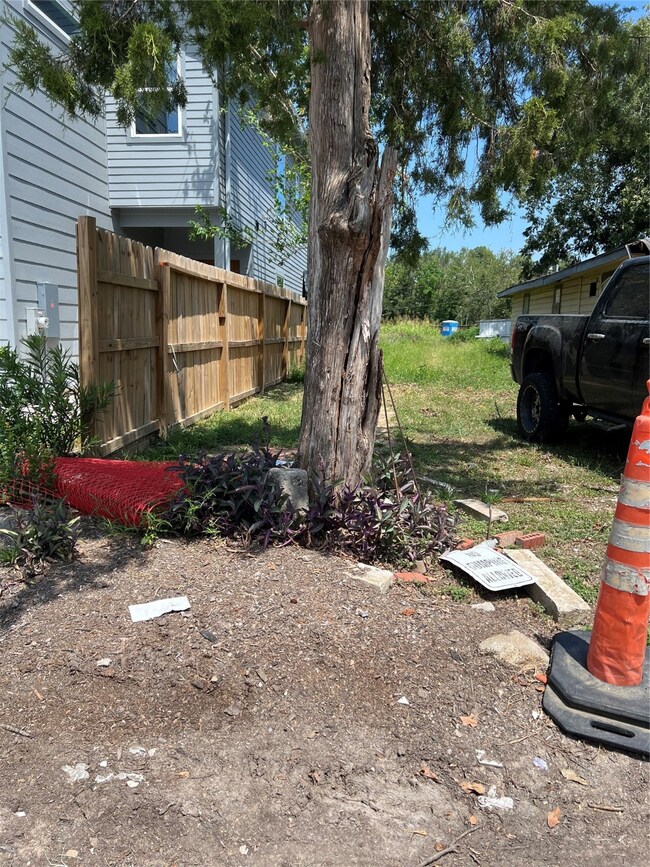 4928 Creekmont Dr, Houston, TX 77091 - photo 6