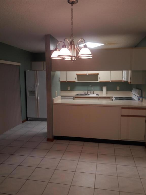 2003 kitchen vew drom dinning area