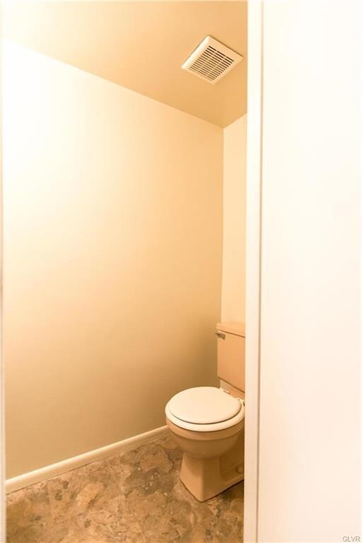 52 Eisenhower Cir, Whitehall, PA 18052 - photo 5