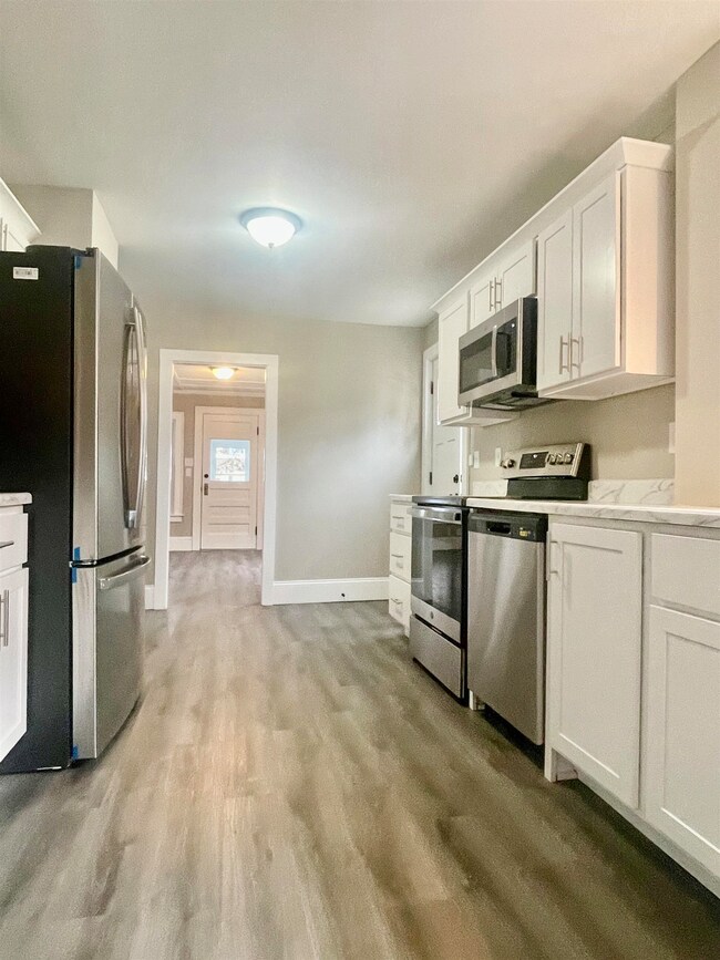 55 Stone St, Concord, NH 03301 - photo 4