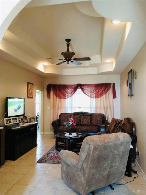 924 E Dorothy Cir, Pharr, TX 78577 - photo 5