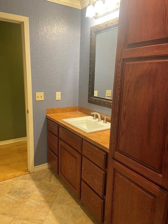 3913 Wickersham St, Bay City, TX 77414 - photo 3