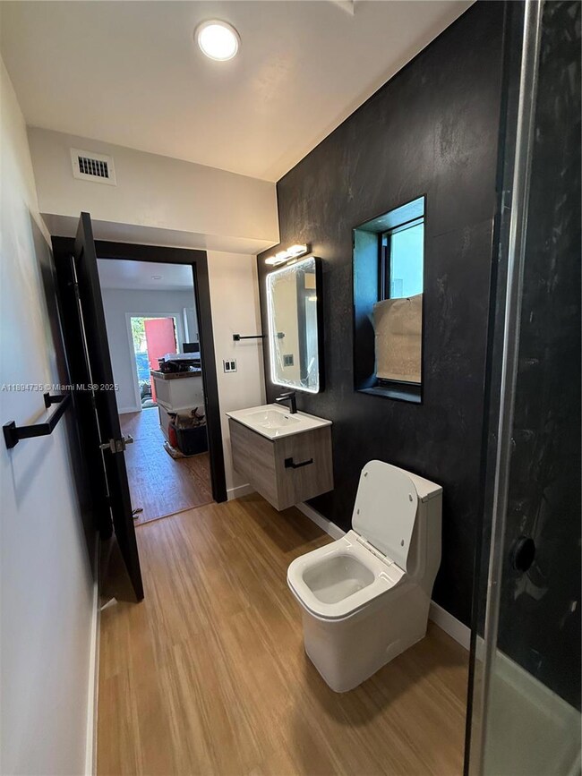 512 NW 2nd Ave unit B, Hallandale Beach, FL 33009 - photo 7