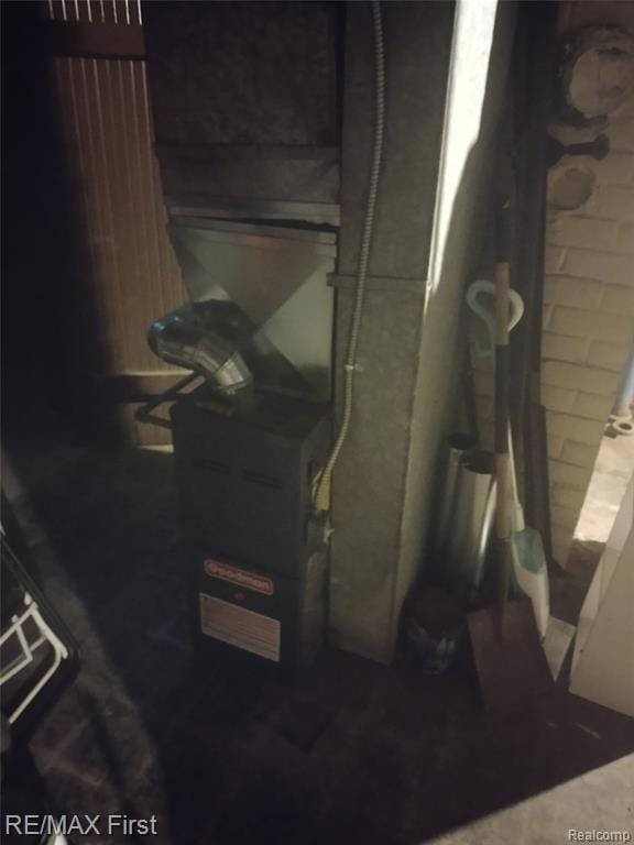 8845 Pierson St, Detroit, MI 48228 - photo 5