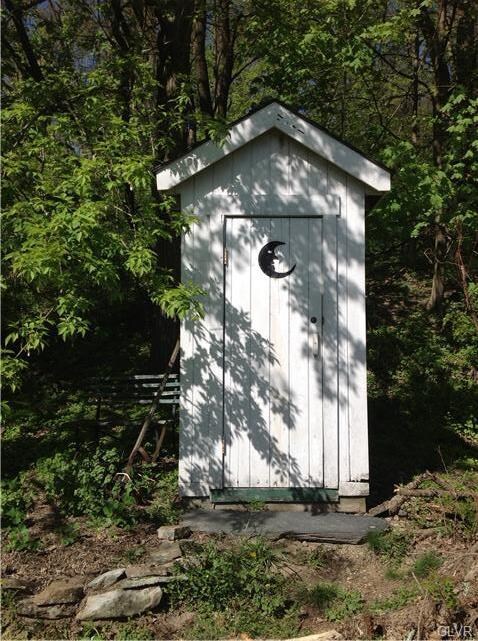 642 S Summit Rd, Bath, PA 18014 - photo 4