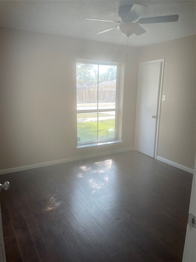 1006 Lost River Dr, Friendswood, TX 77546 - photo 7