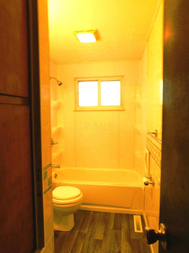 4933 Silverton Dr, Columbus, OH 43232 - photo 5