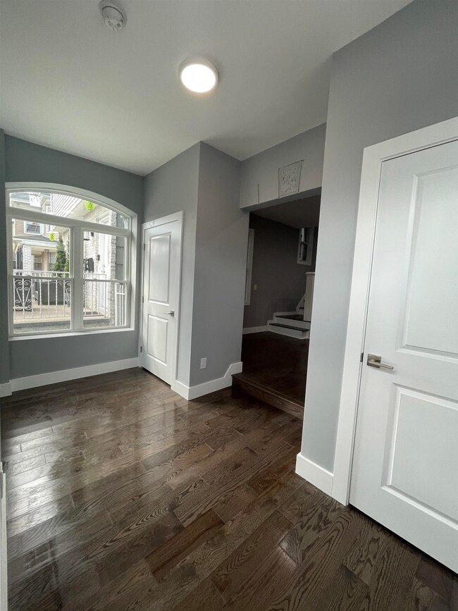 136 Wegman Pkwy, Jersey City, NJ 07305 - photo 4