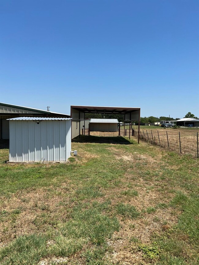 198 Rhoades Ln, Springtown, TX 76082 - photo 5