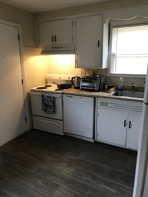 248 Pheland St unit 1, Springfield, MA 01109 - photo 5