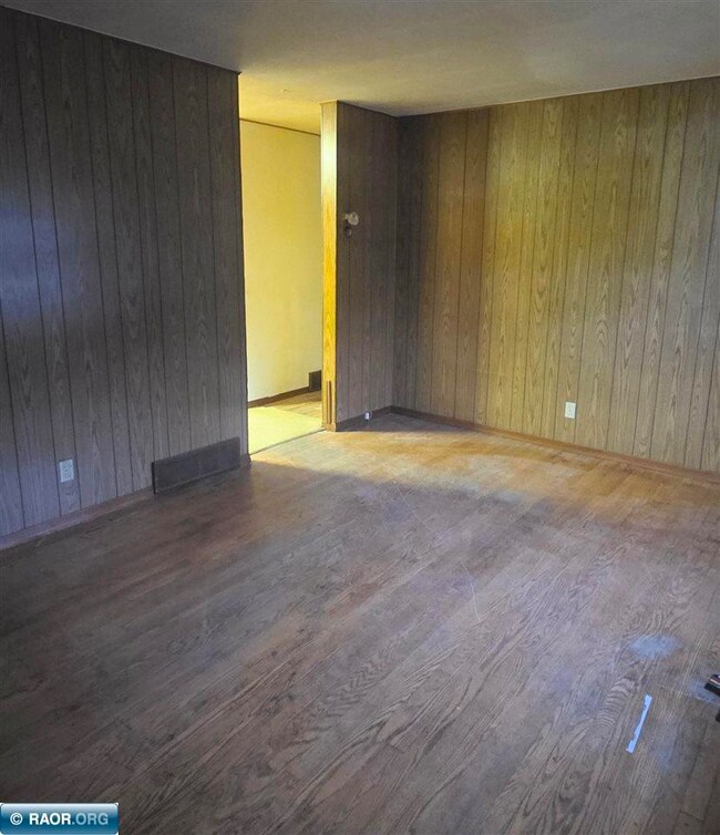 31 S Erie St, Aurora, MN 55705 - photo 2