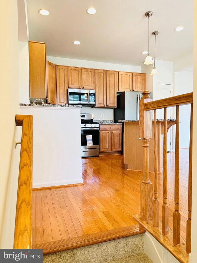 25278 Gothic Square, Chantilly, VA 20152 - photo 7