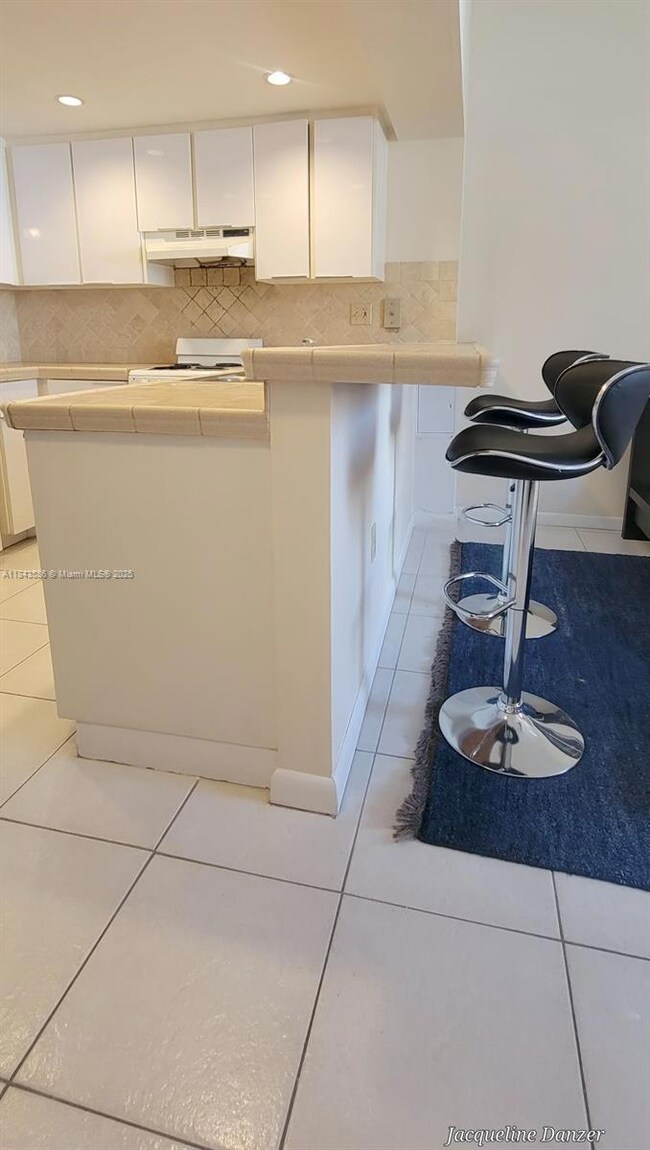 Brickell Key Two Condo unit 307, Miami, FL 33131 - photo 5