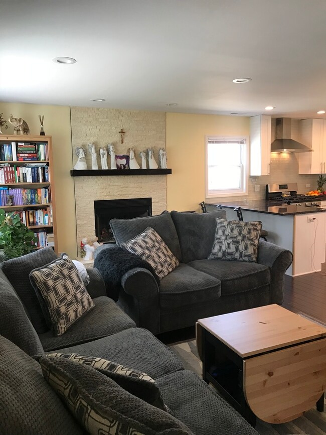 2102 Wren Ln, Rolling Meadows, IL 60008 - photo 5