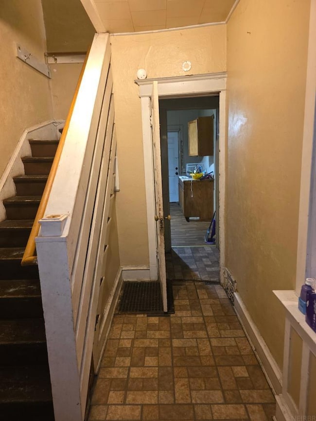 701 W 7th St, Waterloo, IA 50702 - photo 2