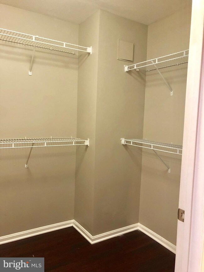 5573 Seminary Rd unit 311, Baileys Crossroads, VA 22041 - photo 7