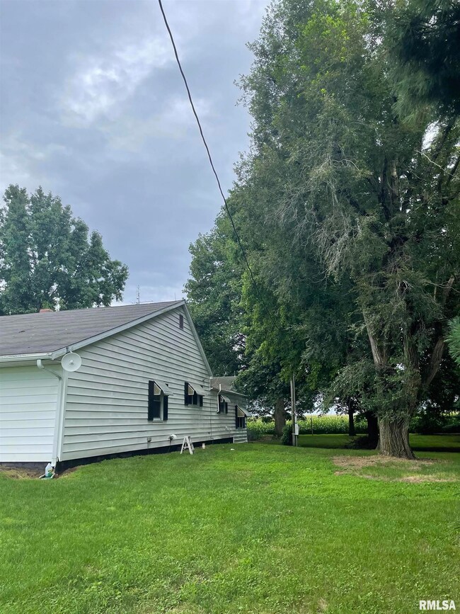2389 Swain Rd, Jacksonville, IL 62650 - photo 3