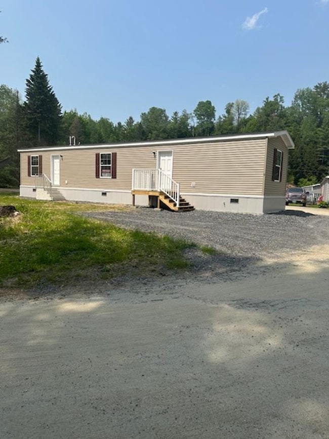 9 3rd St unit 27, Saint Johnsbury, VT 05819 - photo 4