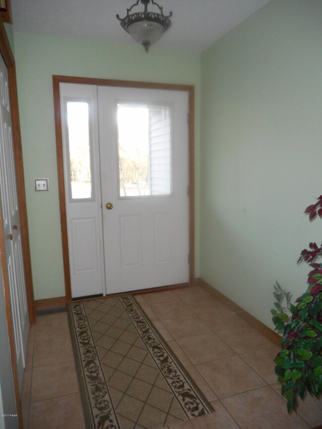 202 Canoe Brook Dr, Hawley, PA 18428 - photo 4