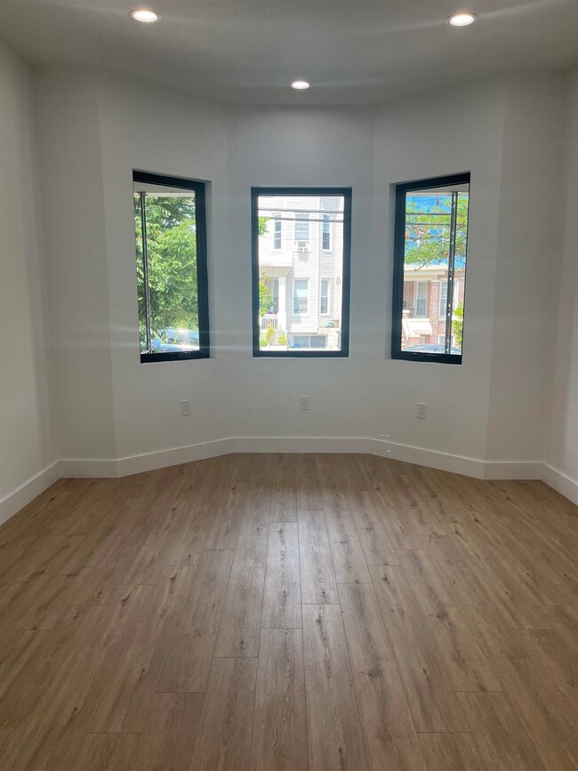 217 Oak St, Weehawken, NJ 07086 - photo 5