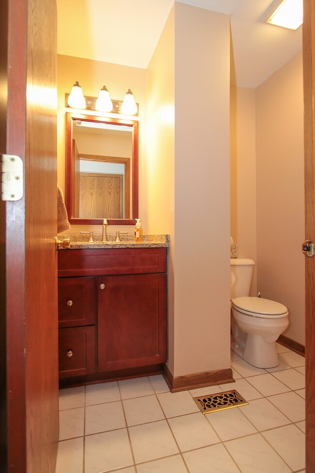 15 S Emerald Ave, Mundelein, IL 60060 - photo 4