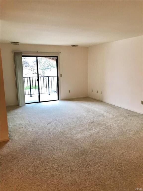 930 Cold Spring Rd unit 9, Allentown, PA 18103 - photo 2