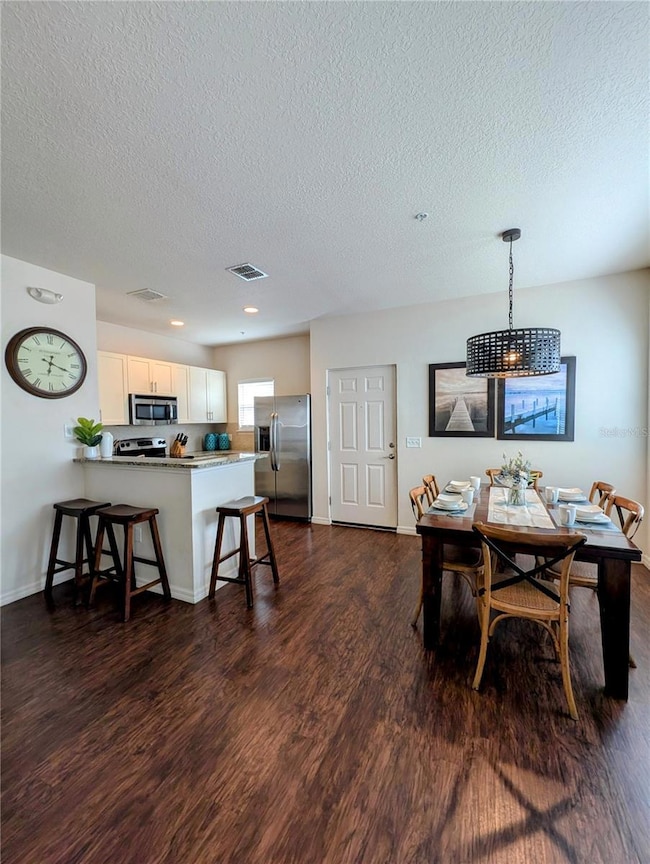 Kitchen dining area