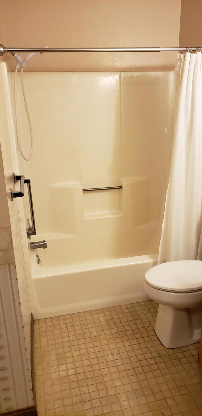 1344 King Rd unit Bldg. 5, Unit M, Ashland, OH 44805 - photo 5