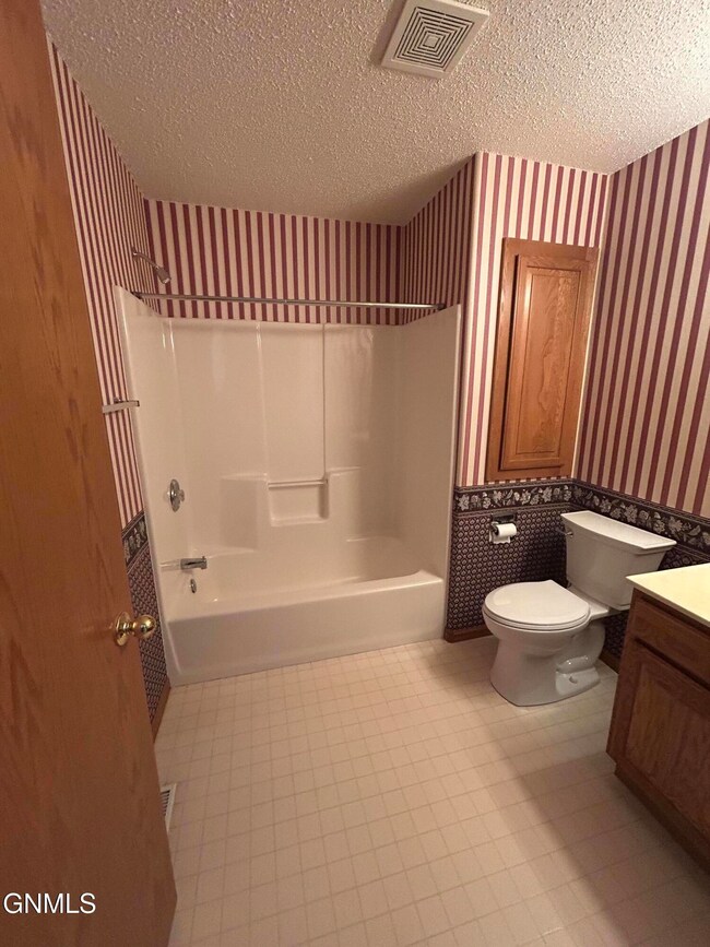 1511 3rd St SE unit 305, Jamestown, ND 58401 - photo 6