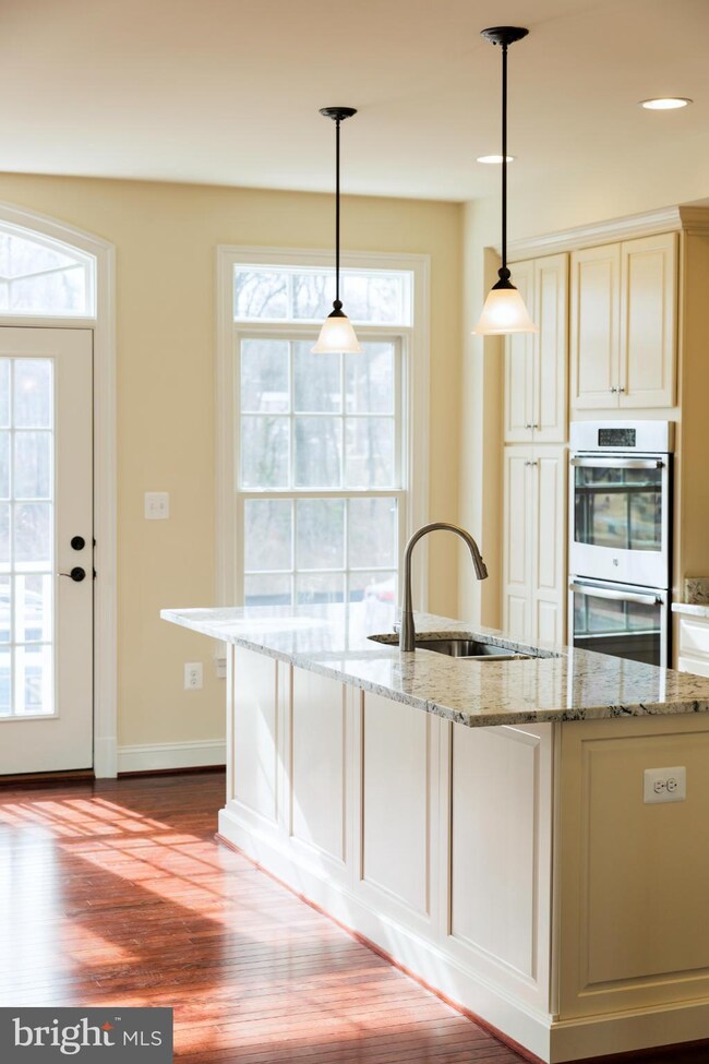 10601 Yorktown Dr, Fairfax, VA 22030 - photo 4