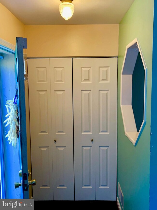 9025 N Laurel Rd unit I, Laurel, MD 20723 - photo 2