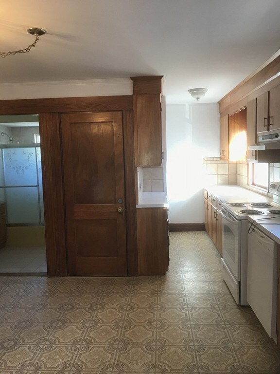 12 Holly St unit 2, Salem, MA 01970 - photo 3