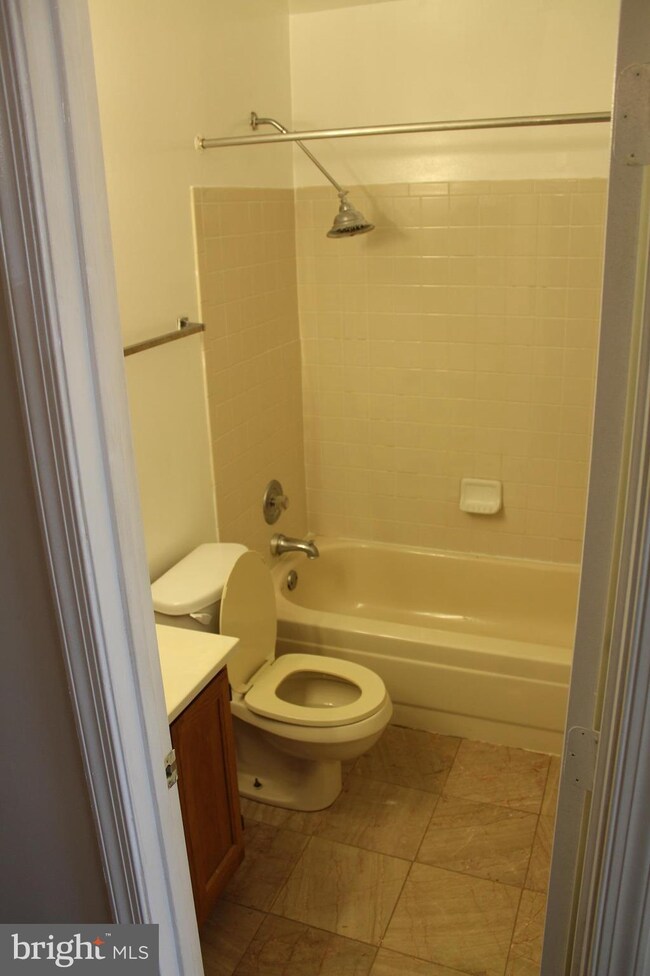 1508 Sherwood Ct, Hyattsville, MD 20785 - photo 7