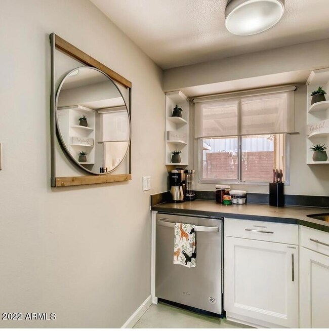 7659 E Minnezona Ave unit C14, Scottsdale, AZ 85251 - photo 6