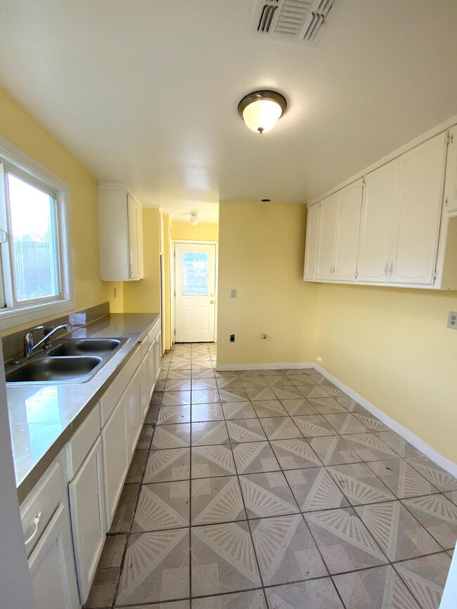 37867 Palm Vista Ave, Palmdale, CA 93550 - photo 4