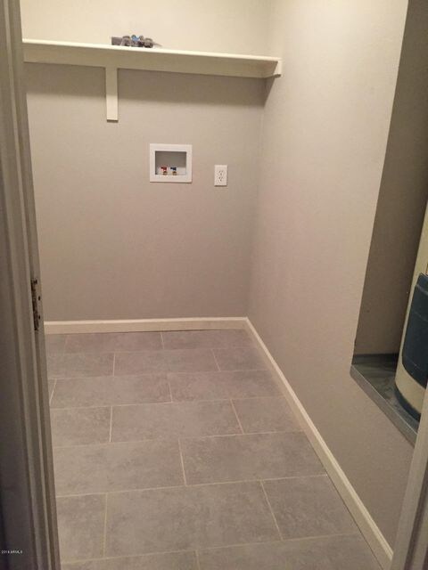 INSIDE LAUNDRY WITH AC