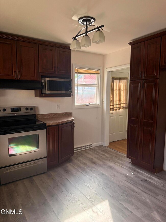 1105 6th St NW, Mandan, ND 58554 - photo 5