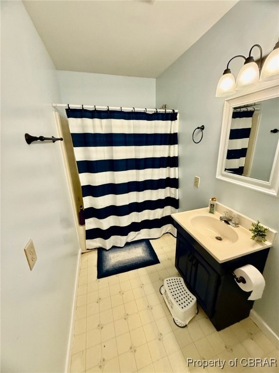 Primary Full bath with vanity and curtained tub-sh