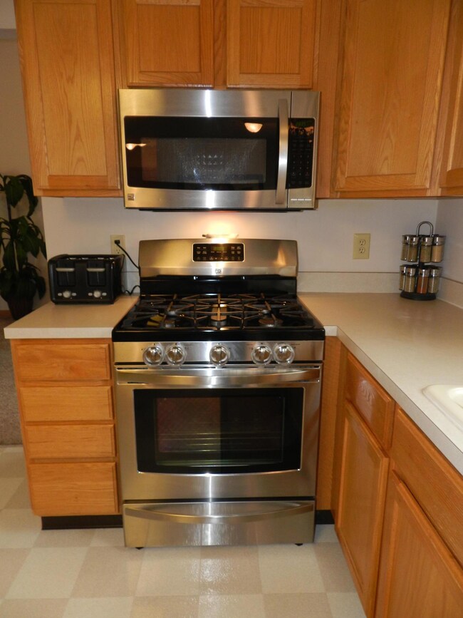 STAINLESS APPLIANCES