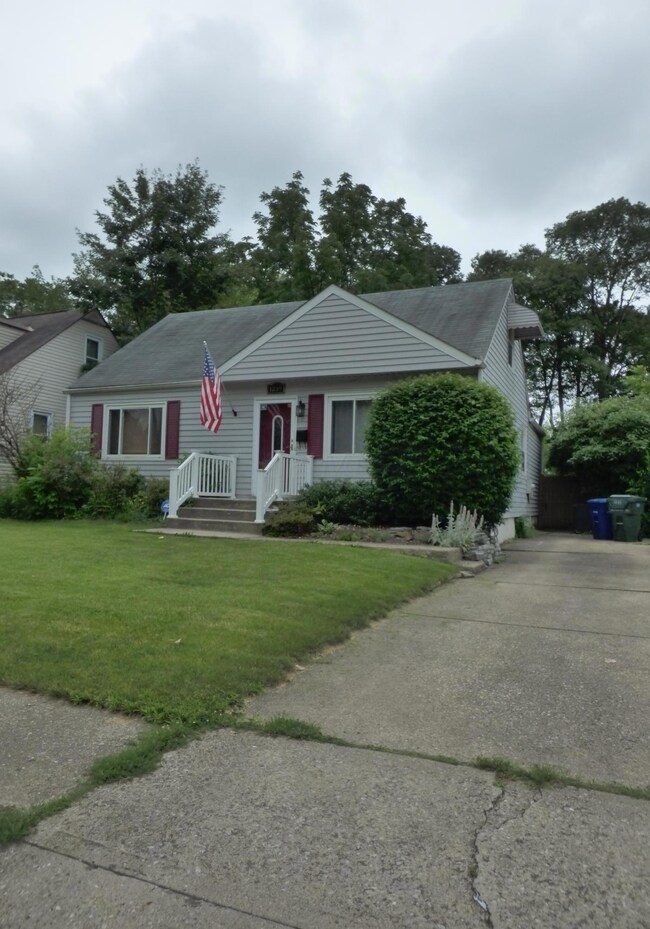 1239 Northridge Rd, Columbus, OH 43224 - photo 3