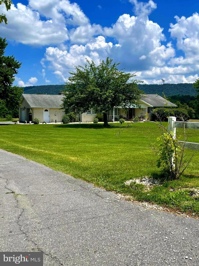 139 Puffenburger Ln, Hedgesville, WV 25427 - photo 2