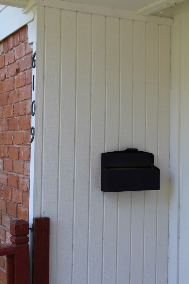 6109 Maywood Dr, Houston, TX 77053 - photo 3