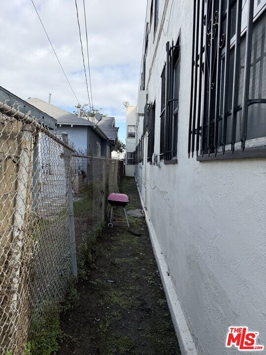 1628 W 45th St, Los Angeles, CA 90062 - photo 7