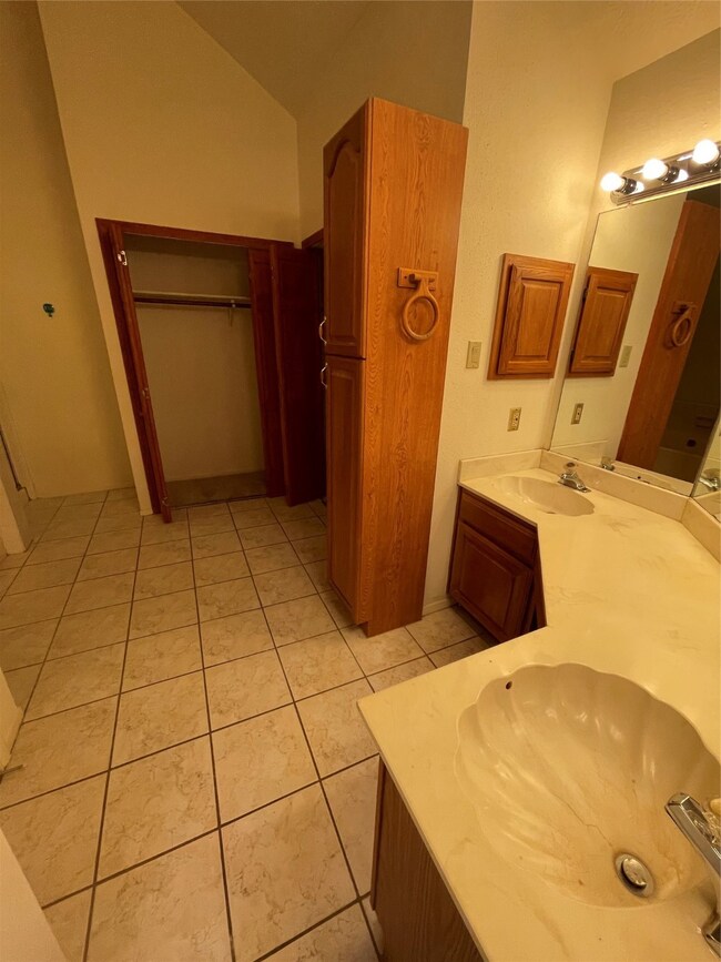 8606 Scenic Green Dr, Houston, TX 77088 - photo 5