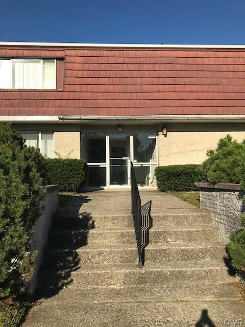 211 Ohio Ave, Whitehall, PA 18052 - photo 4