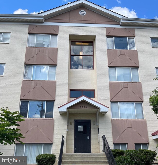 5000 Call Place SE unit 302, Washington, DC 20019 - photo 2