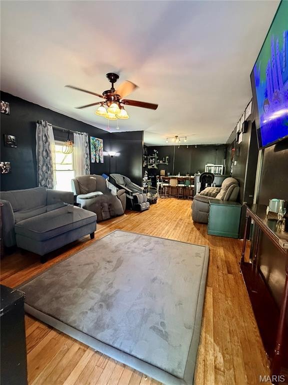 405 N Vine St, Nokomis, IL 62075 - photo 2